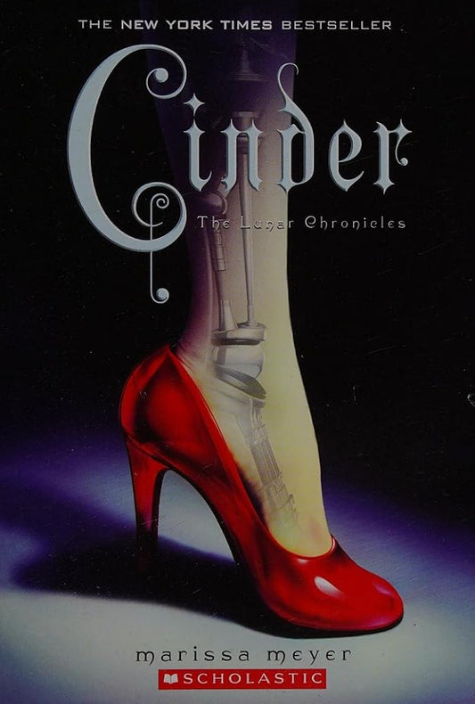 Cinder (Lunar Chronicles, #1) by Marissa Meyer